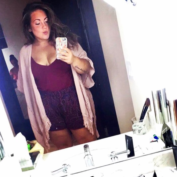 Nice to meet you🖖My name is Bri 💁🏻‍♀️ - Picture 3 of 7